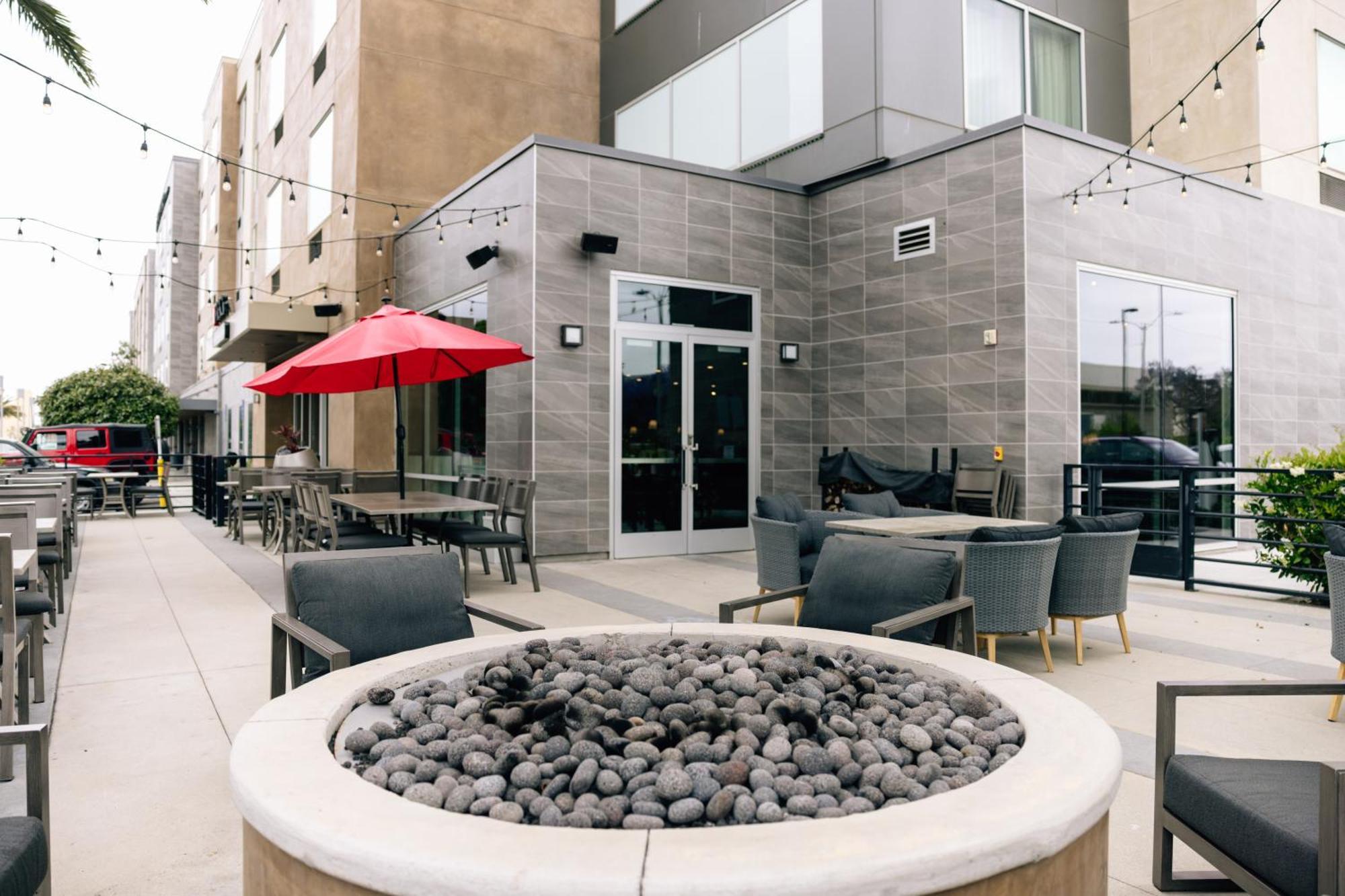 Courtyard By Marriott Los Angeles Lax/Hawthorne Hotel Exterior photo