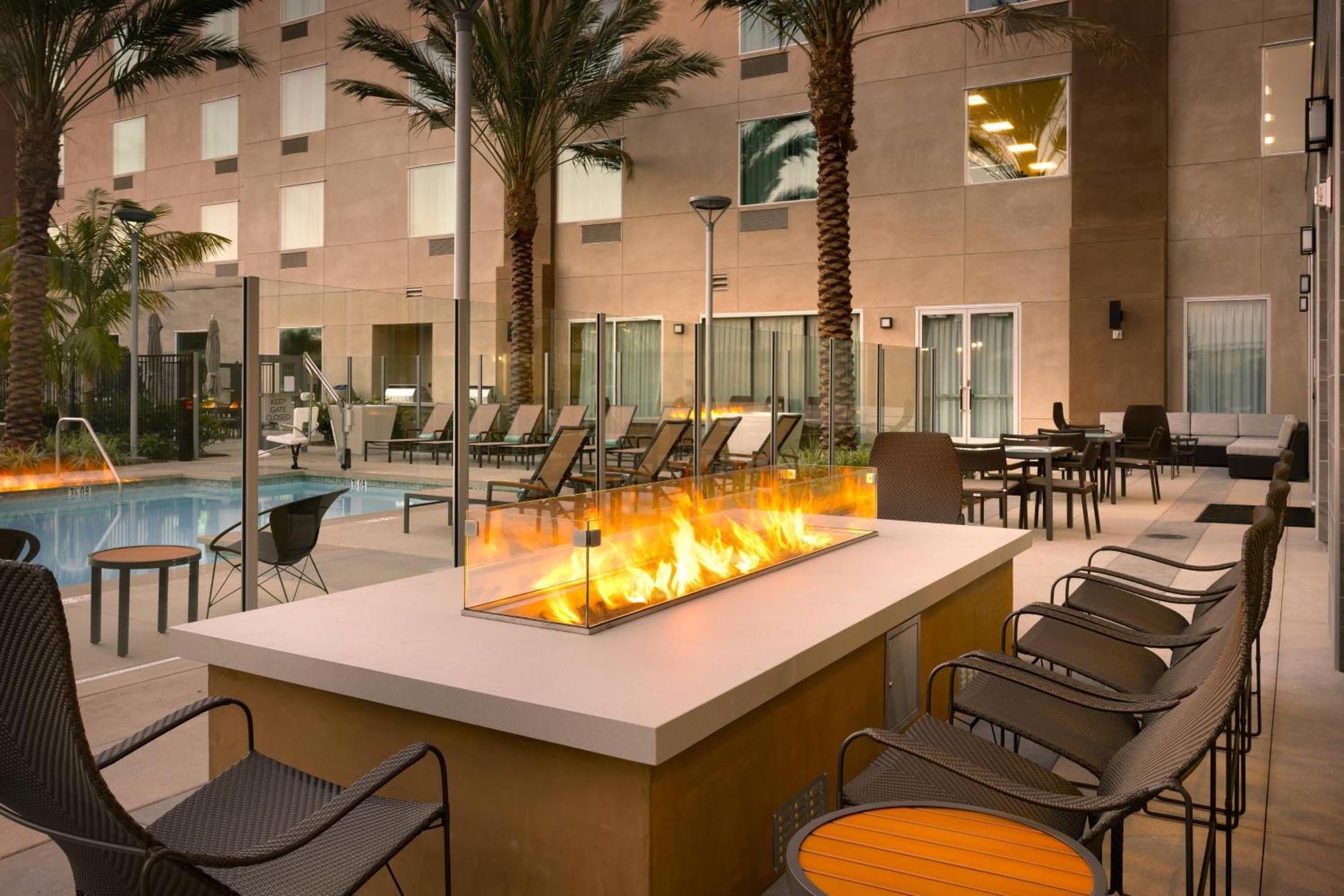 Courtyard By Marriott Los Angeles Lax/Hawthorne Hotel Exterior photo